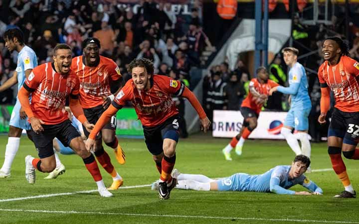 Watch Man United - Luton Town live online